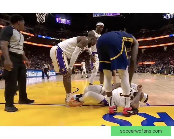 波神遭保罗里德撞击腰部伤退回更衣室复出成疑球队前景引发担忧情