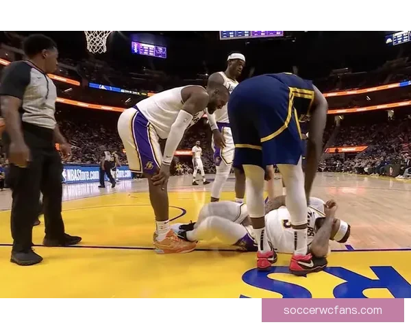 波神遭保罗里德撞击腰部伤退回更衣室复出成疑球队前景引发担忧情